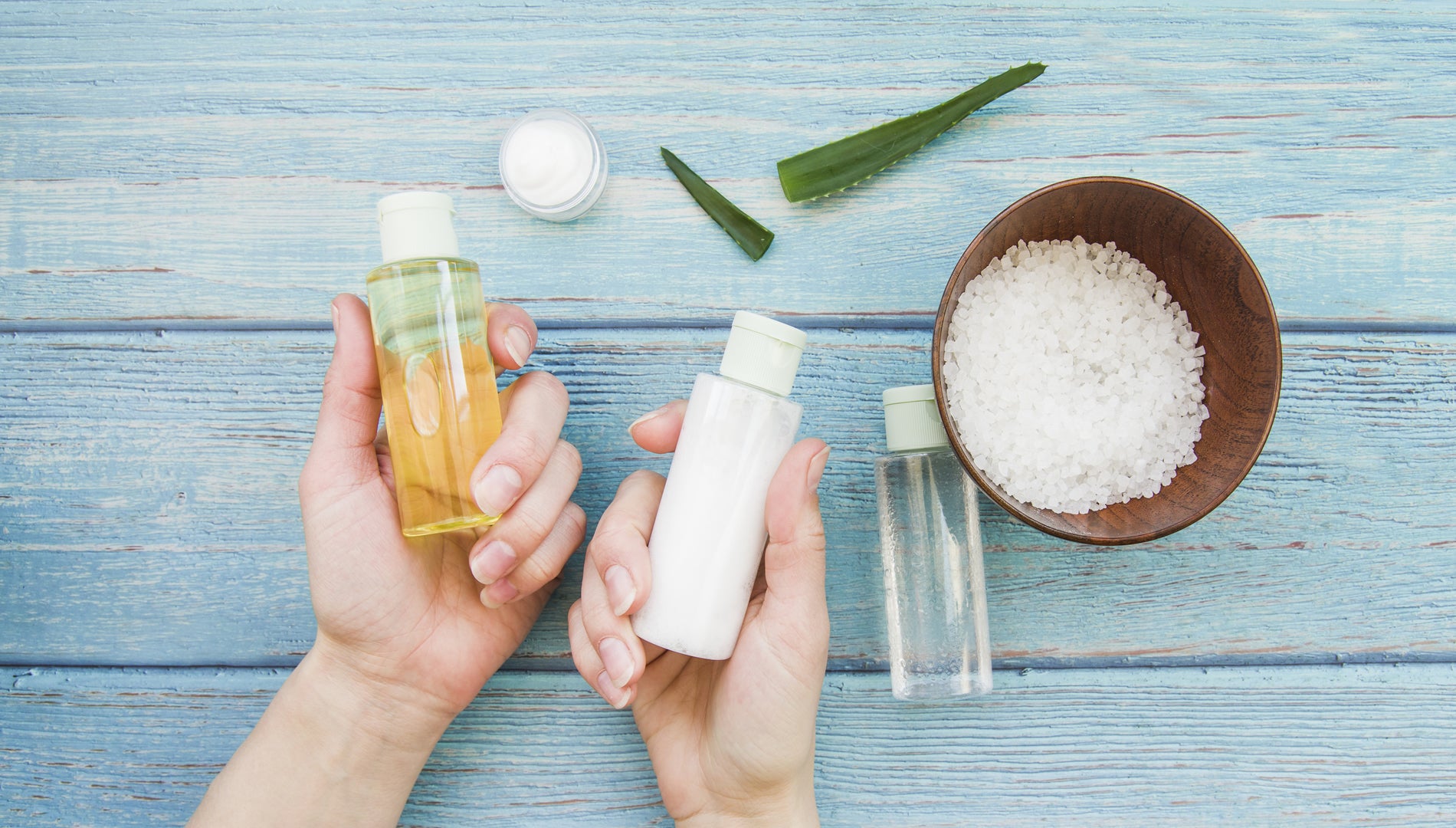Showing Difference between Herbal Shampoo and Regular shampoo